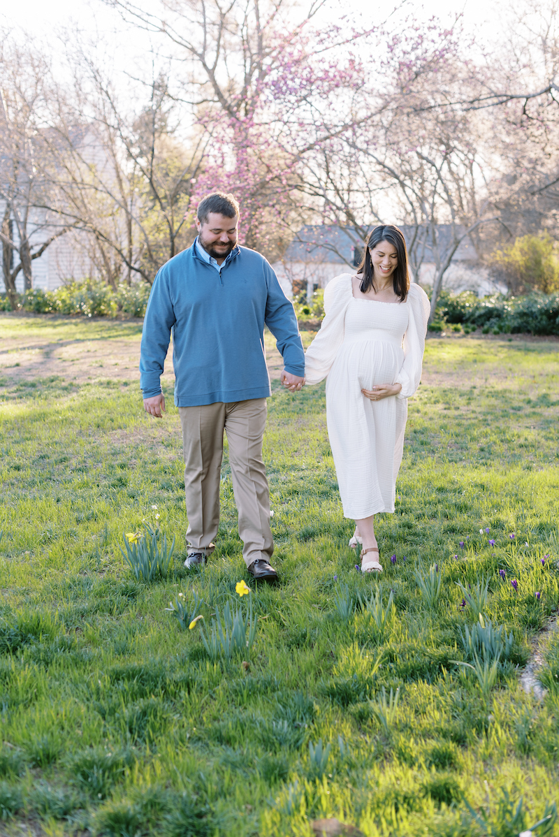 Richmond-maternity-photographer- maternity portrait of couple walking through garden