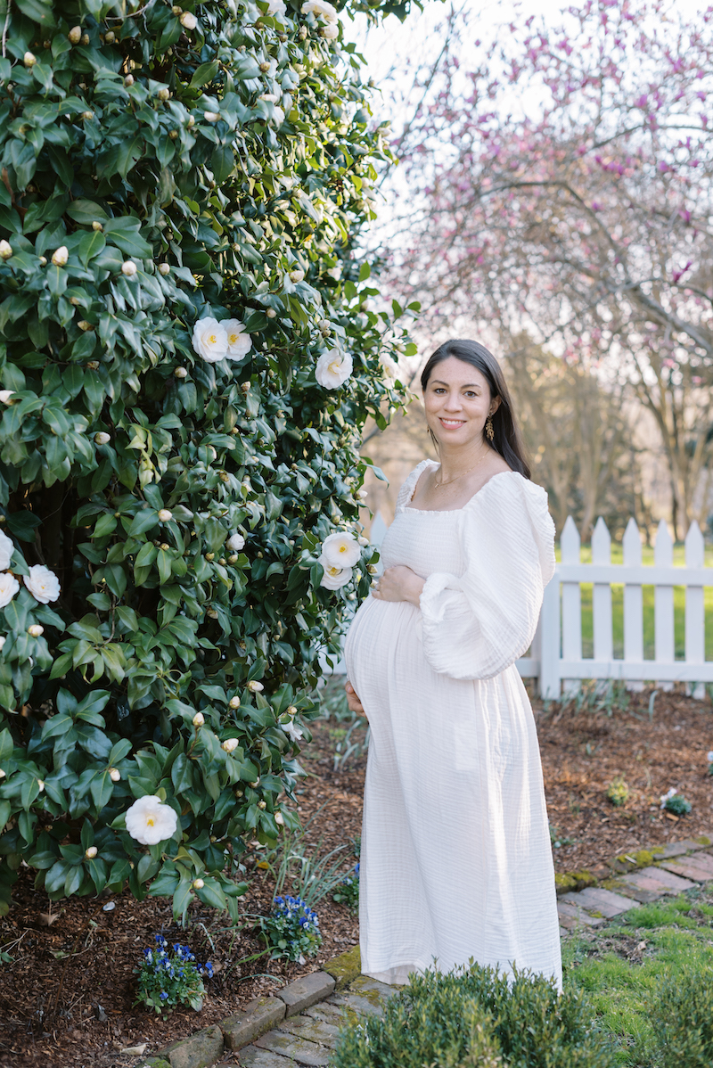Richmond-maternity-photographer-pregnant mother posed by greenery