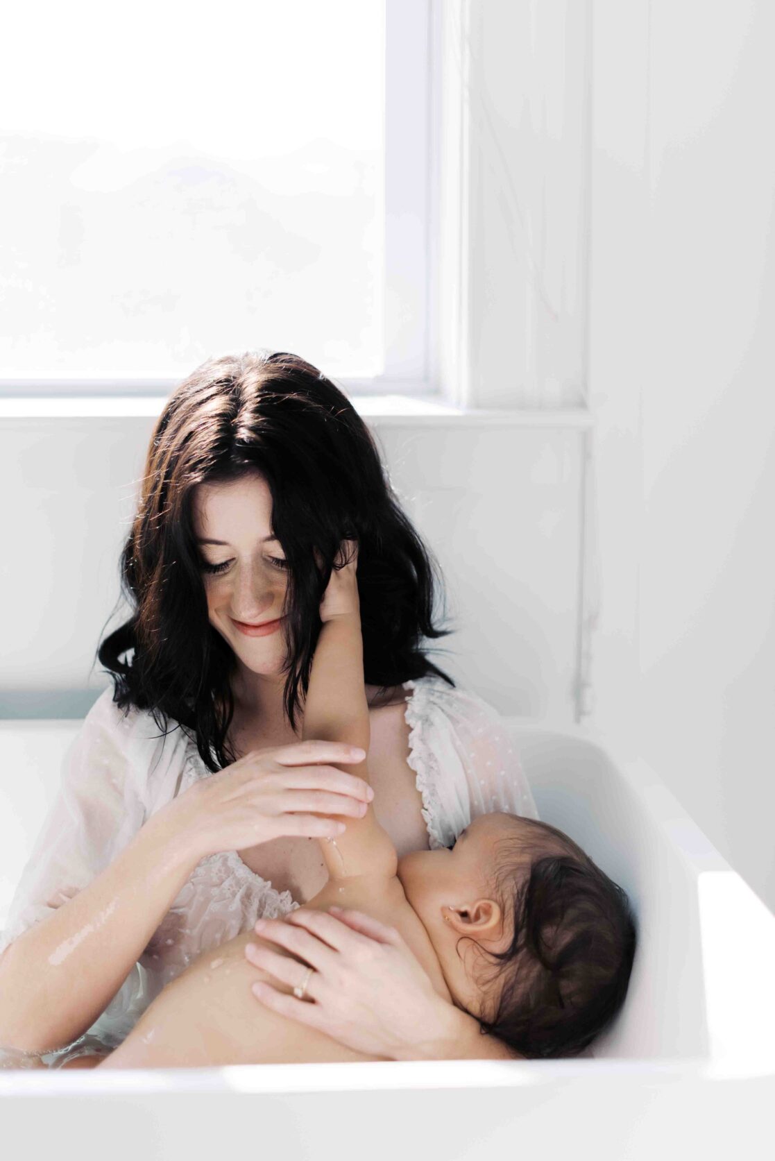 Expert pediatricians in Richmond | Film Photo of a mother breastfeeding her newborn baby girl in a bathtub by Richmond newborn photographer Jacqueline Aimee Portraits